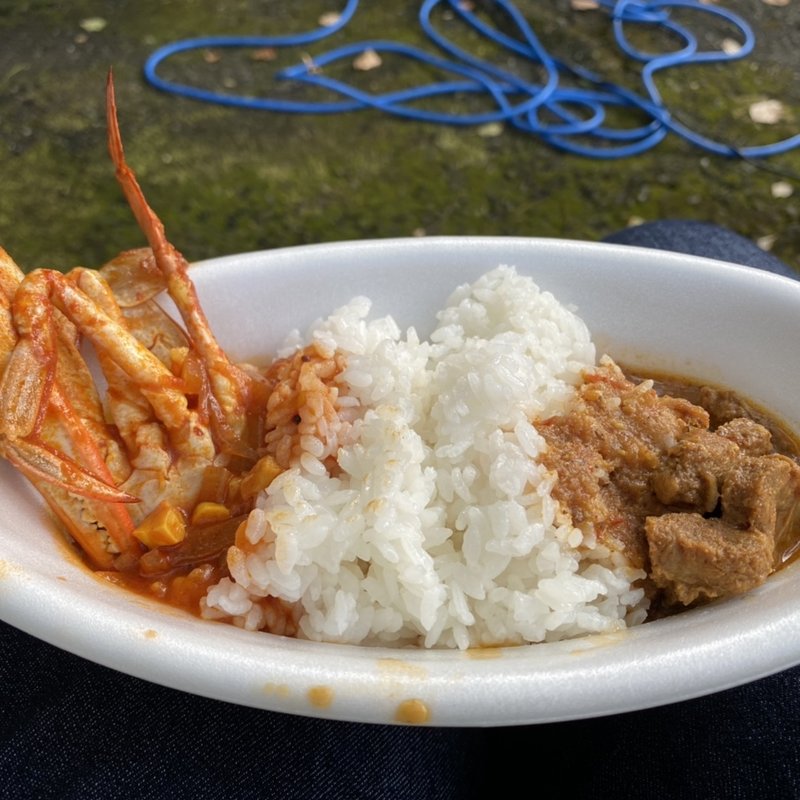 渡り蟹のスパイシートマトカレー(Delicatessen 三月の水)