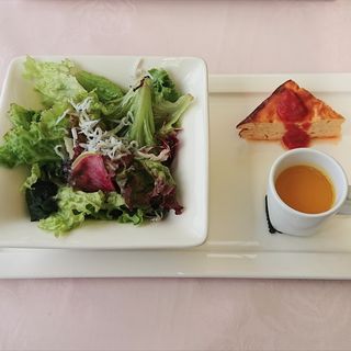 季節のサラダ＋プチ前菜(グリーンハウス)