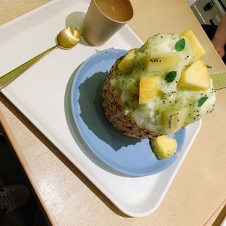 丸ごとパインとゴールデンキューイ(堀内果実園　グランフロント大阪店)
