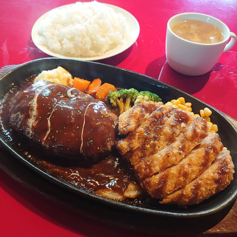 ハンバーグ＆三元豚カツ(300g)(カフェレストラン カウタウン)