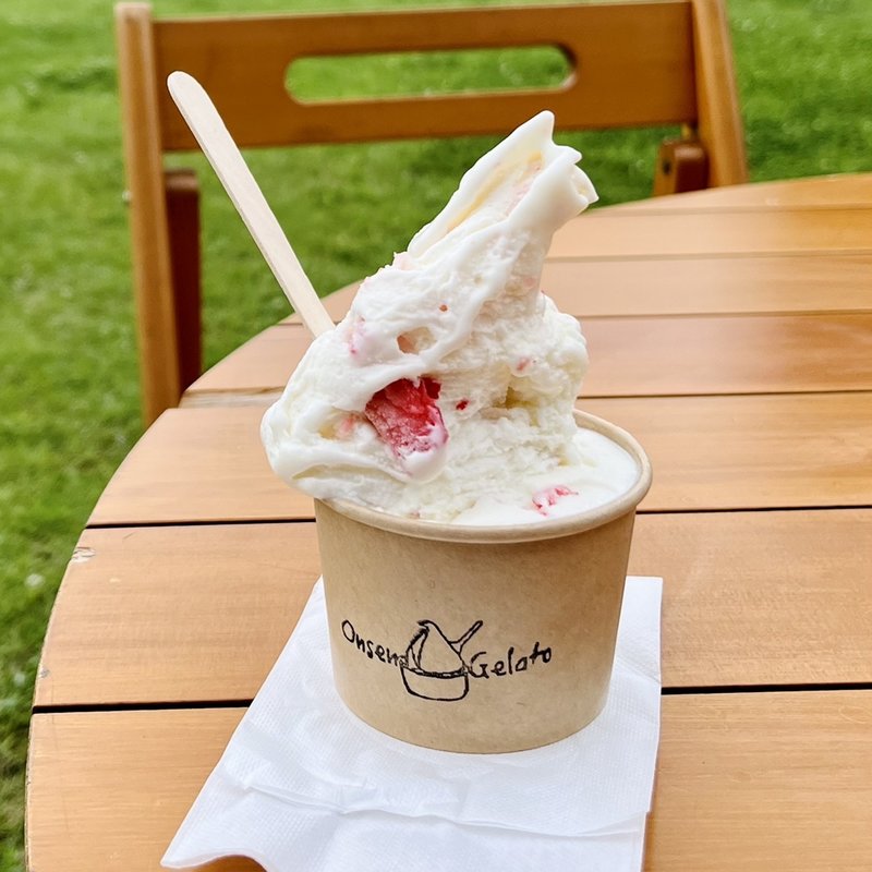 夏いちご&クリームチーズ(温泉ジェラート)