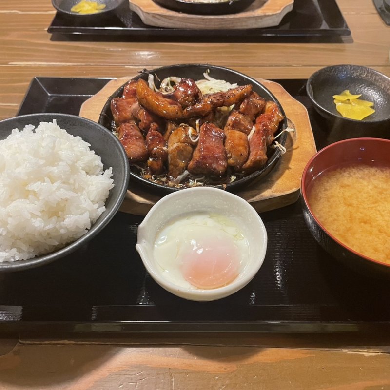 温玉とんテキ定食(豚屋食堂)