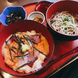 海鮮とろろ丼定食(こんごう庵 神保町店 （こんごうあん）)