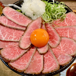 黒毛和牛ローストビーフ丼(浪花焼肉 肉タレ屋)