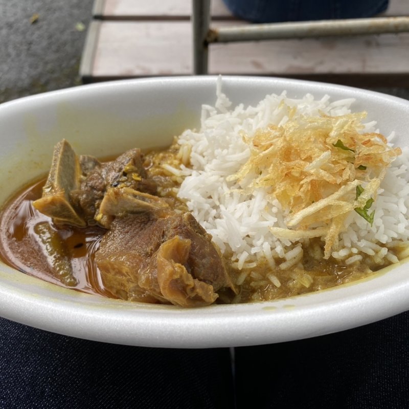 骨付きマトンのスープカリー(東インド／ベンガル料理専門店【インディアンスパイスファクトリー】)