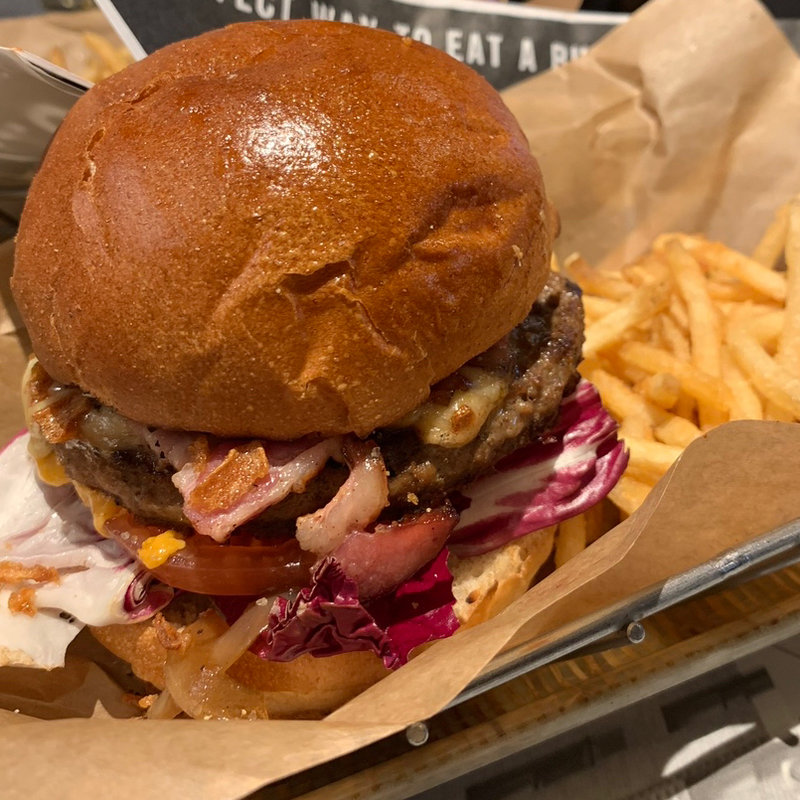 ヒッコリースモークバーガー(J.S. BURGERS CAFE 新宿店 （J.S.バーガーズ カフェ 【旧店名】STANDARD BURGERS）)