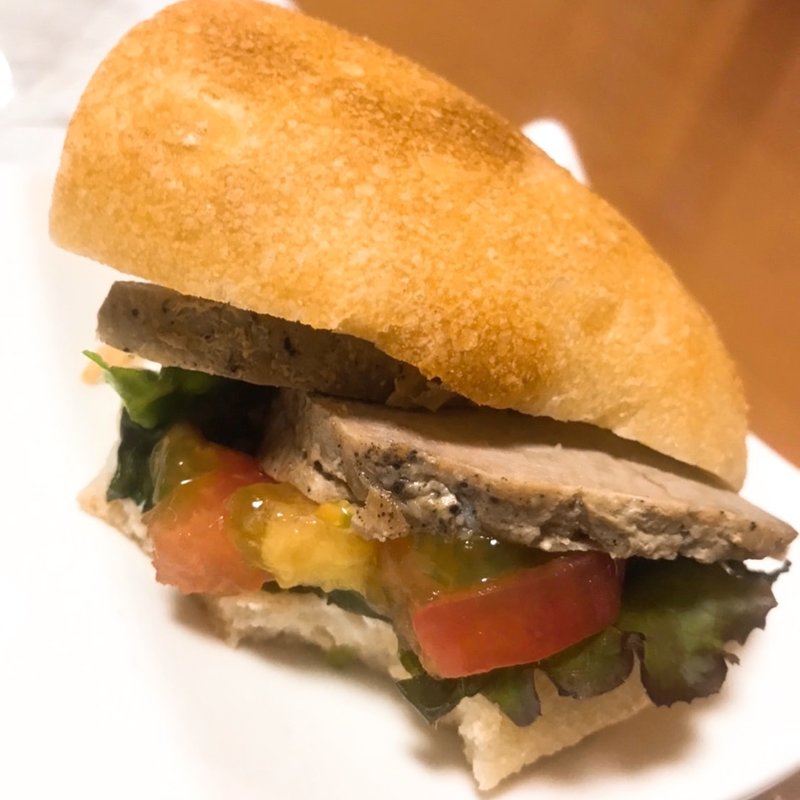 ローストポークサンド(ビレッジベーカリー駒ヶ岳)