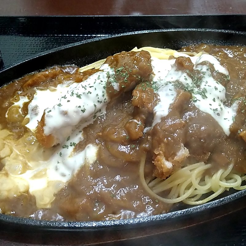 スパカツカレー(味処 こめます)