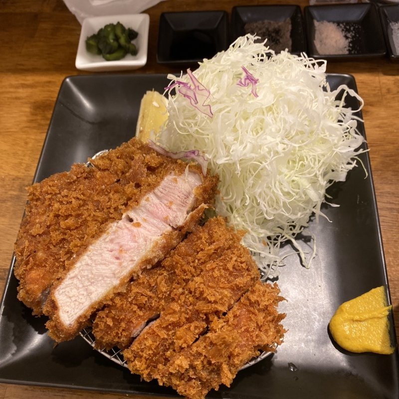 特上ロースカツ定食(とんかつ檍のカレー屋 いっぺこっぺ 西新宿店)