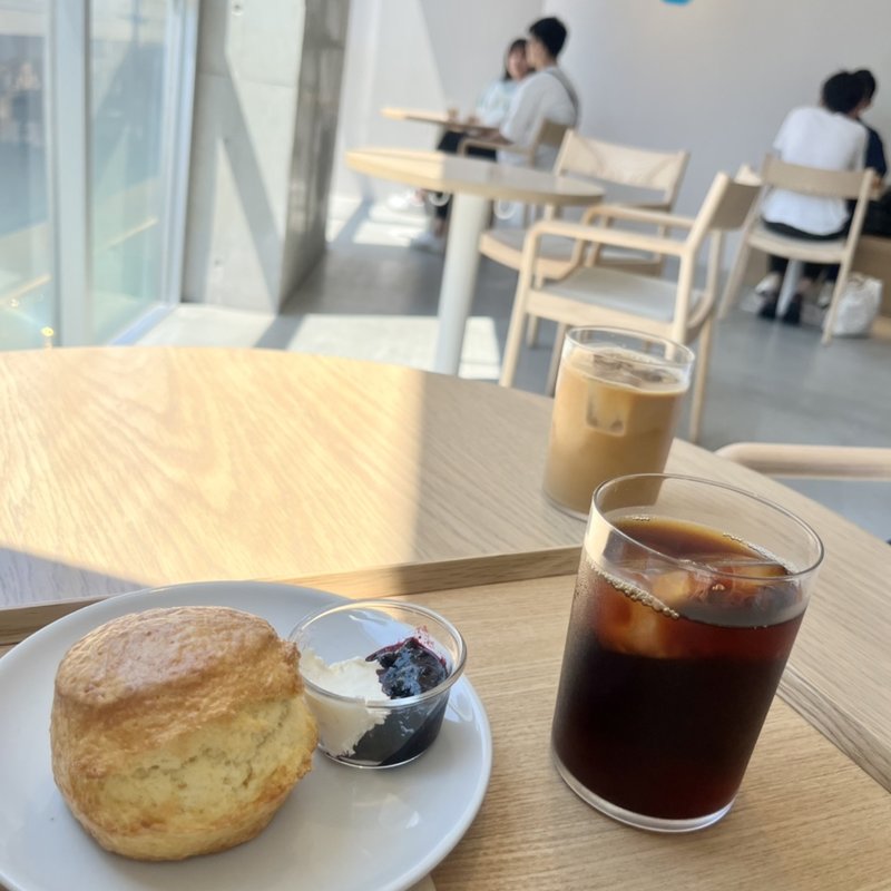 (ブルーボトルコーヒー　梅田茶屋町カフェ)