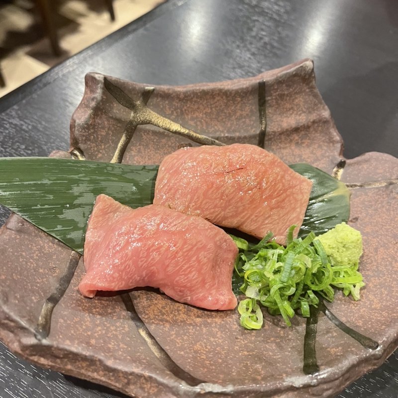 肉トロ寿し(焼肉 備翔苑 （ビショウエン）)