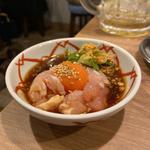 地鶏卵黄霜降りユッケ