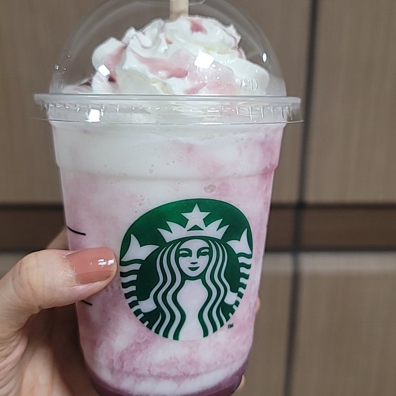 山梨 ててっ‼ ぶどう
ホワイト チョコレート
クリーム フラペチーノ

(スターバックス)