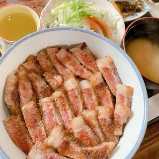 ステーキ丼(長土手 （ナガドテ）)