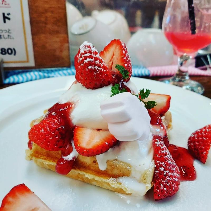 苺のワッフル 苺のソース(カフェ　ベリー （カフェベリー）)