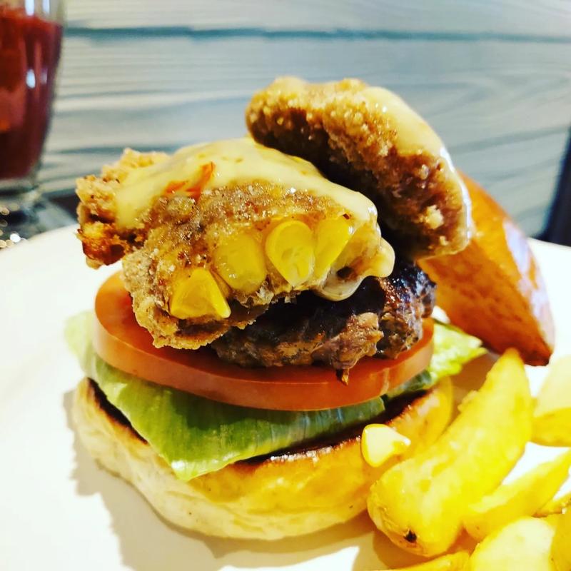 フライドコーンバーガー(だるま珈琲)