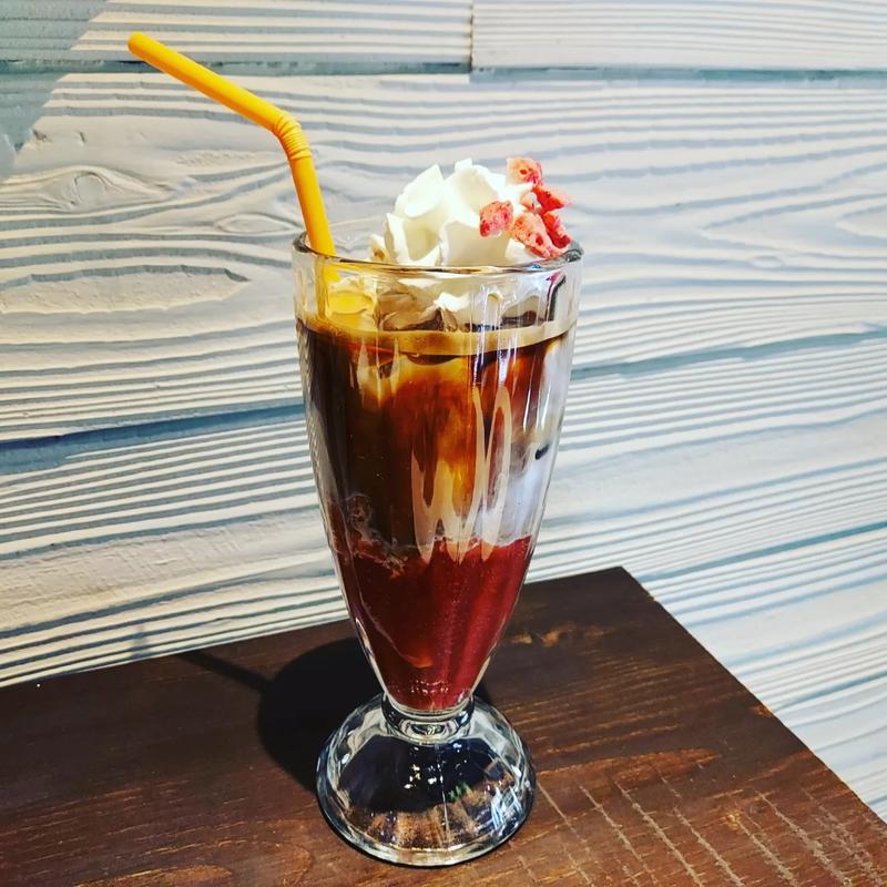 いちごラテ(だるま珈琲)