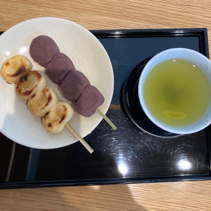 だんご　一人前・２本１皿(羽二重団子 本店)