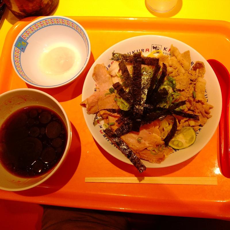 肉盛りざるたまラーメン(どうとんぼり神座 三宮さんプラザ店)