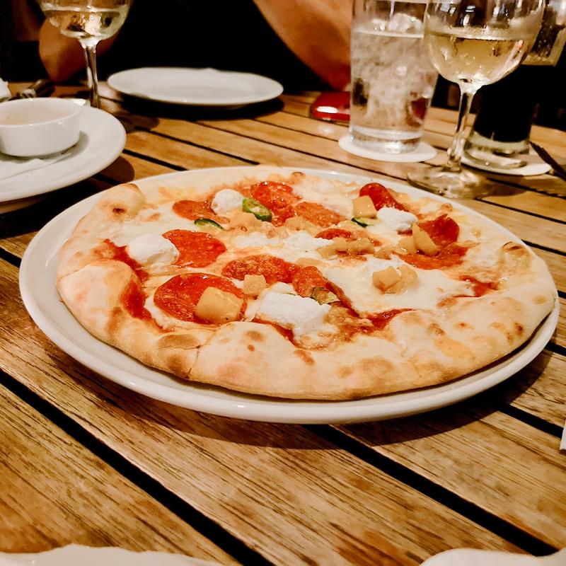 ペパロニとパイナップル、ハラペーニョのハワイアンBBQピザ Medium(T.Y.HARBOR)