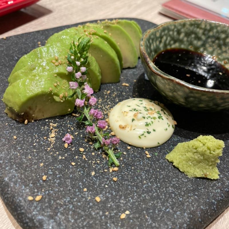 アボカド刺し(色とり鳥)