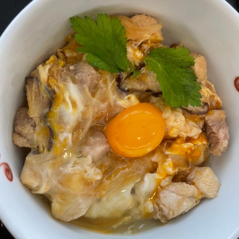 地鶏親子丼(白老たまごの里 マザーズ たまご館 （Mother’s シラオイタマゴノサト マザーズ タマゴカン）)
