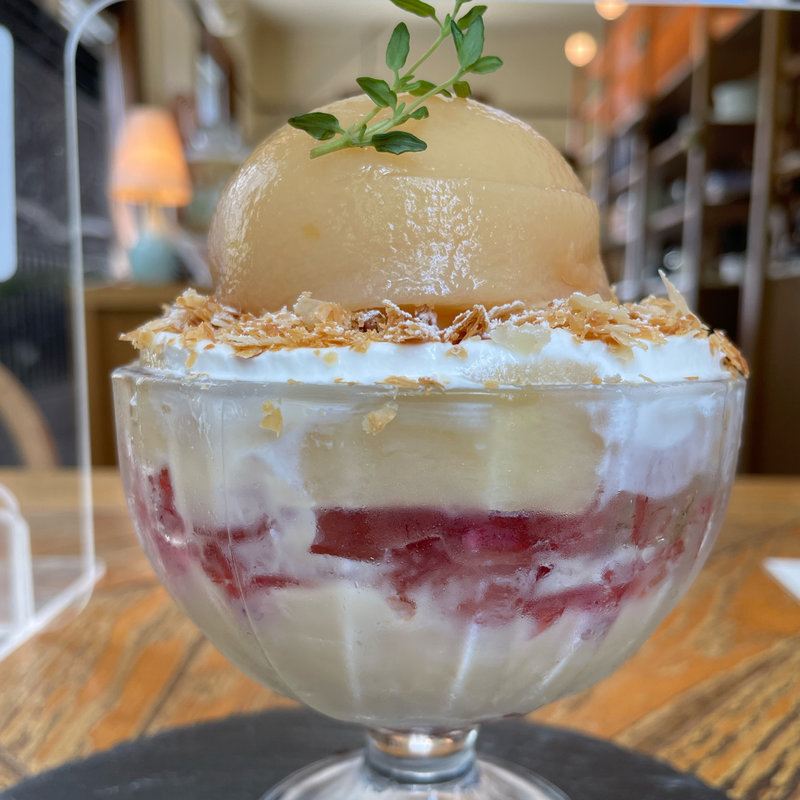 ピーチネストパフェ(スモーブロー キッチン ナカノシマ)