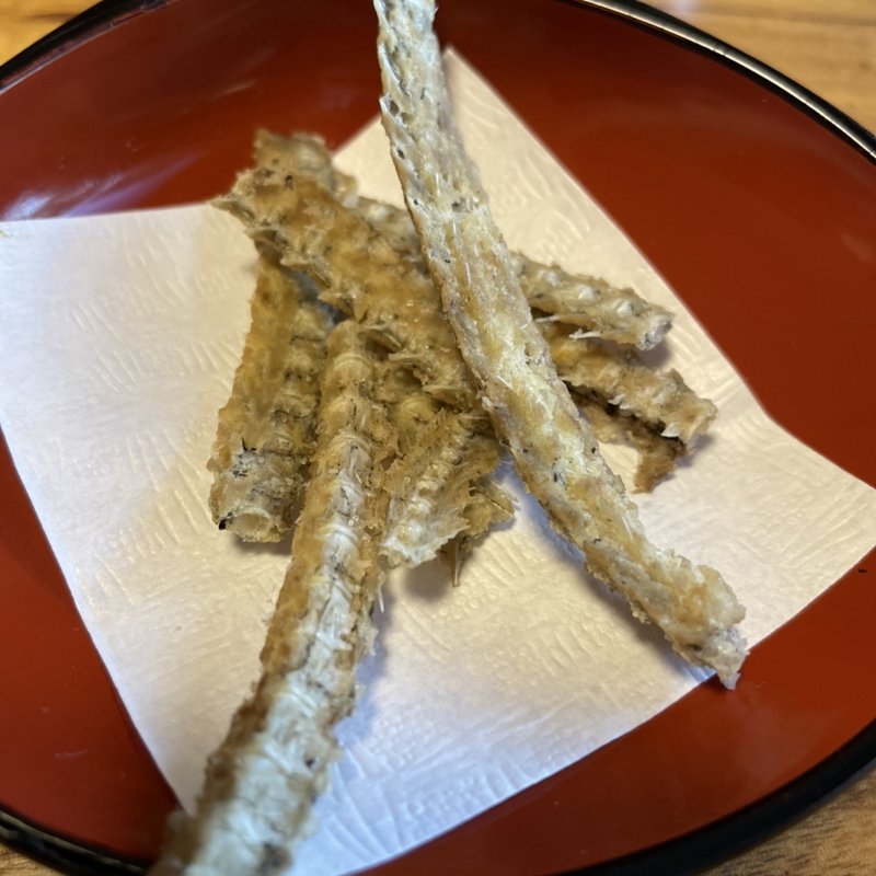 うなぎの骨(本庄うなぎ屋 本庄店 （ほんじょううなぎや）)