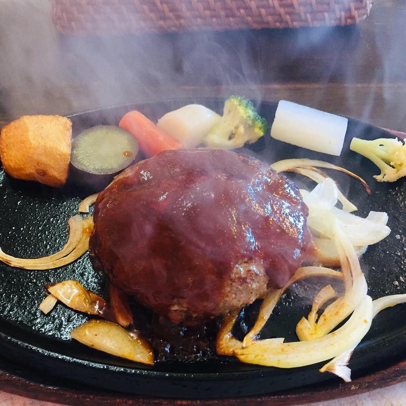 ハンバーグステーキ ドミグラスソース(洋食屋 青空 （ヨウリョクヤ アオゾラ）)