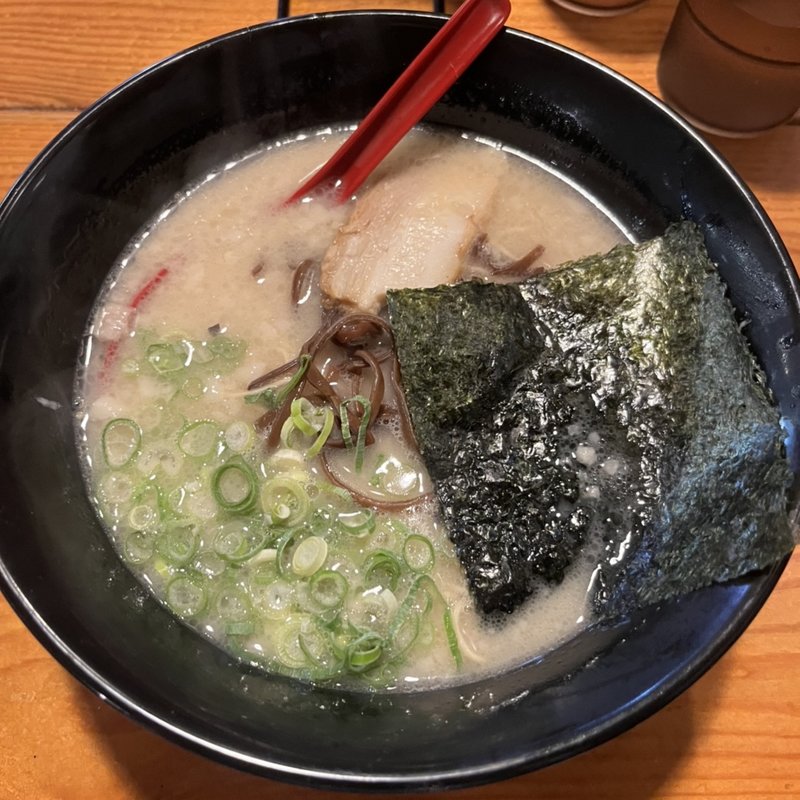 博多ラーメン(替え玉2玉無料)(博多ド豚骨 マルシン )