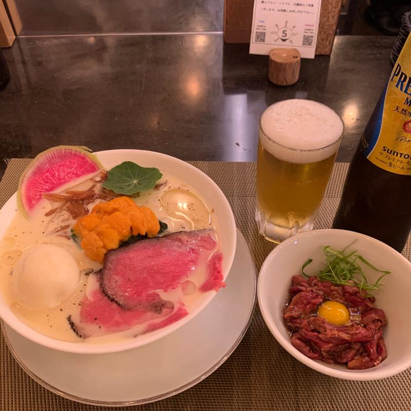 白トリュフ香る薩摩黒牛ザブトンと生雲丹をのせた冷たいトウモロコシのらぁ麺(MENSHO)