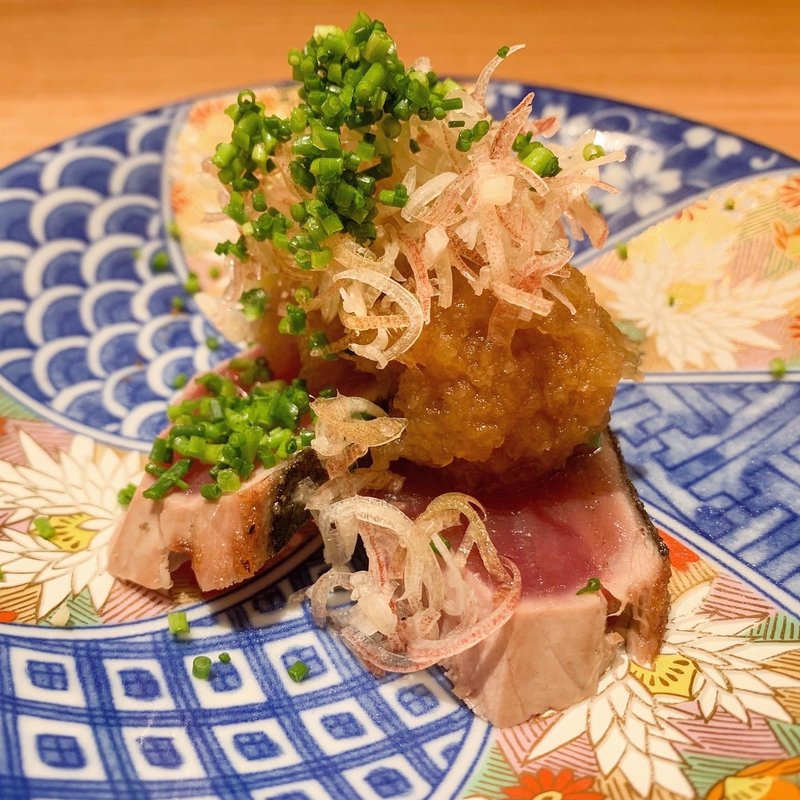 鰹のたたき 玉葱ソース(虎ノ門 とだか)