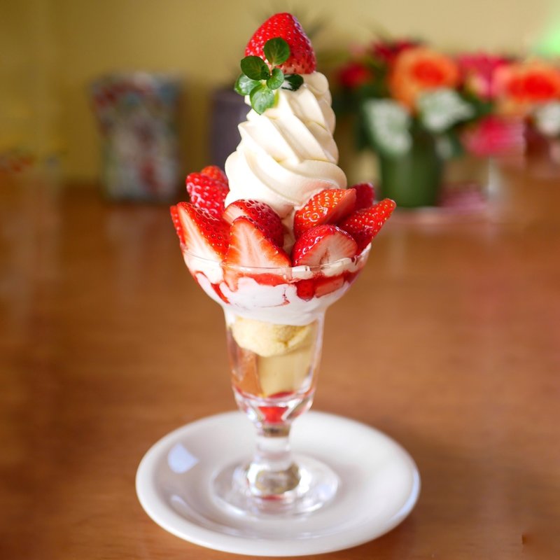 いちごパフェ(ゆんたくカフェ )