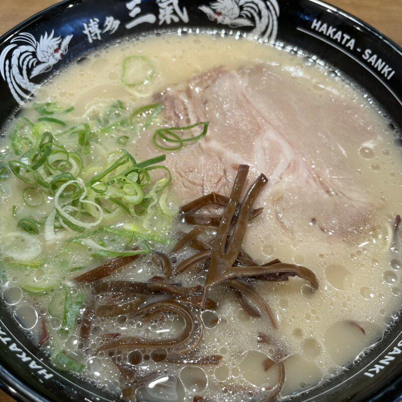 やる氣ラーメン(豚骨ラーメン博多三氣 福大通り片江店)