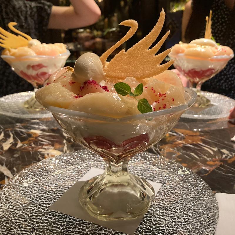 桃パフェ(パレスホテル東京)