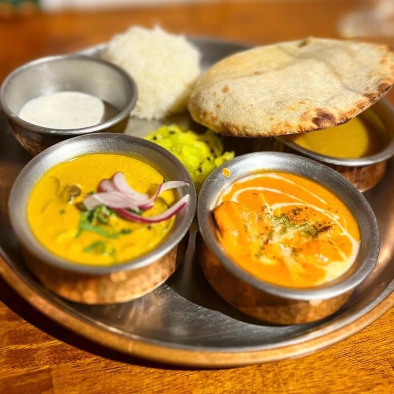 Curry Plate（カレー2種:バターチキン、ケララベジタブル・チーズクルチャ＋ミニライスに変更）(シバカリー ワラ （shiva curry wara）)