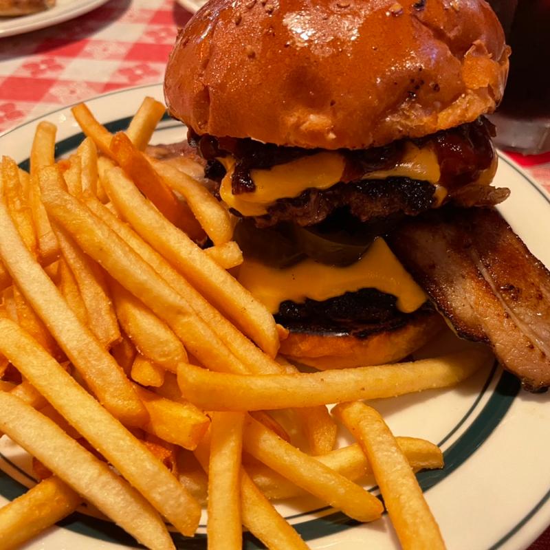 ダブルチーズバーガー(Byrd's Pizza & Ribs)