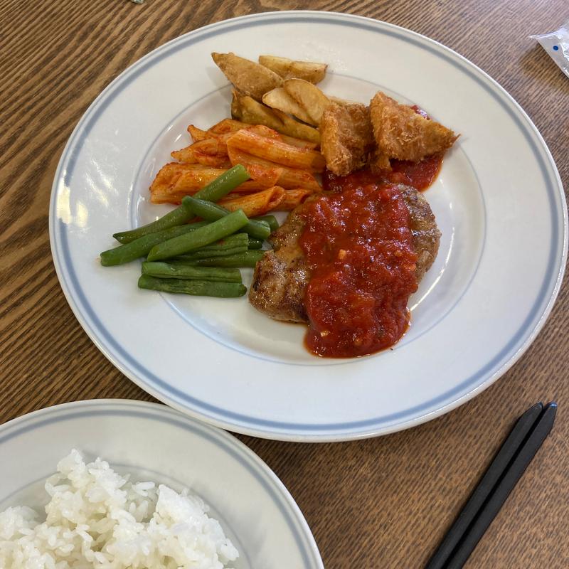 日替わりランチ（ハンバーグとイカフライ）(ゆらが)