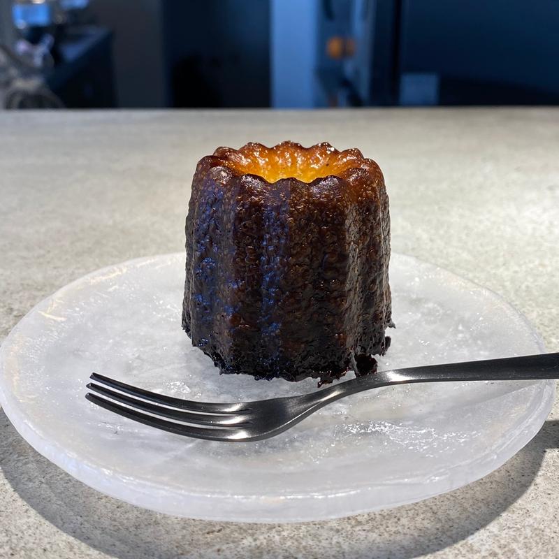 自家製ラムカヌレ(cafe＆wine nera（ネーラ）)