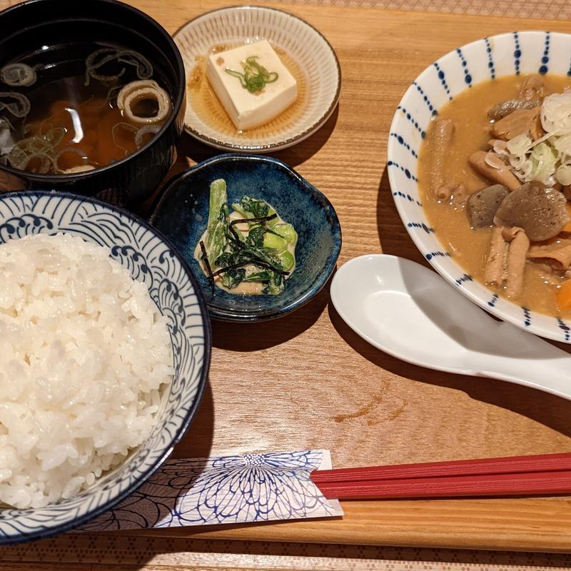 もつ煮定食(燕三)