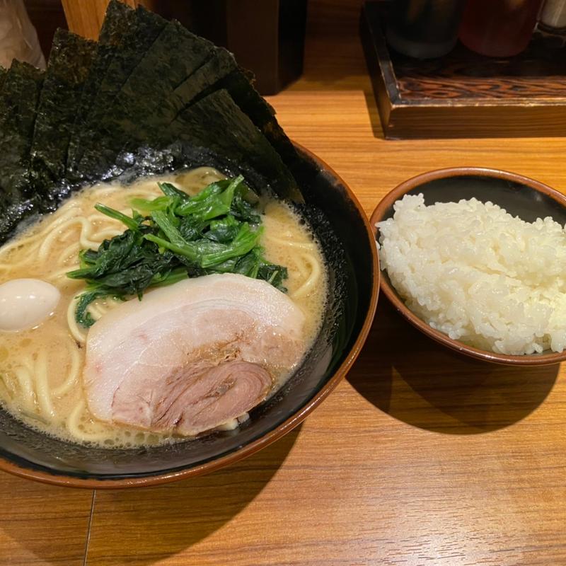 (横浜家系ラーメン壱角家 西新宿本店)