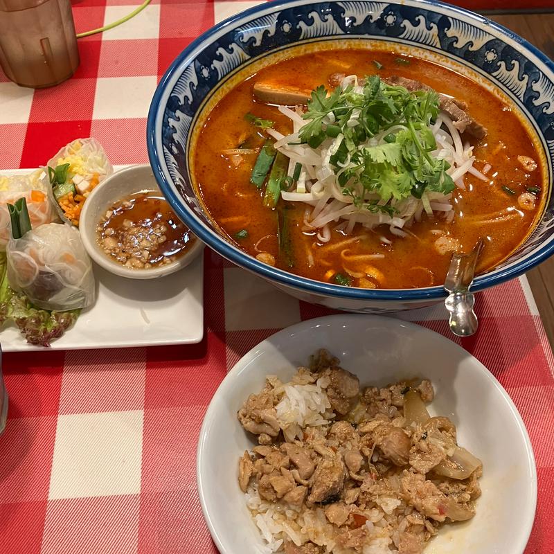 選べるタイラーメン&ミニガパオセット(ティーヌン西早稲田本店)