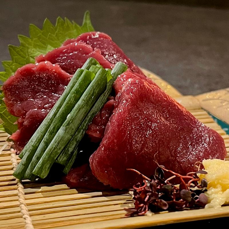 昔ながらの馬刺し(欅屋びくら)