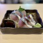 〆サバの刺身(スタンド あとむ)