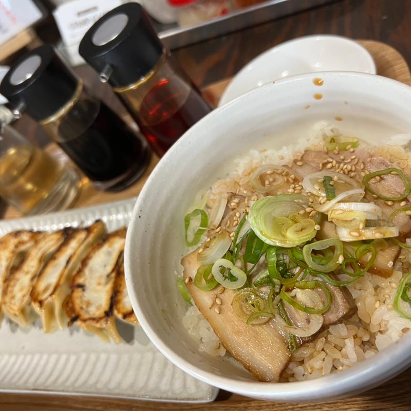 チャーシュー丼小・最強ぎょうざ(ラーメン泰我)