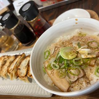 チャーシュー丼小・最強ぎょうざ(ラーメン泰我)