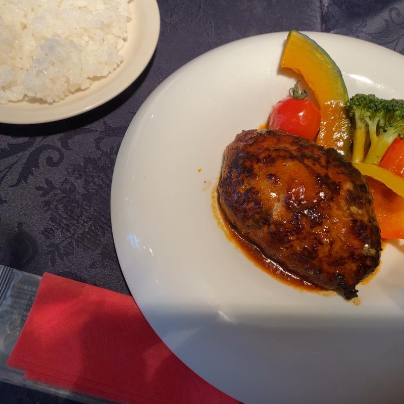 葡萄牛のハンバーグステーキセット(水道橋 ビストロ wine &洋食 トミーグリル)