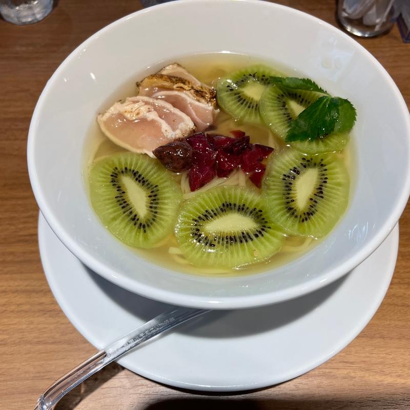 冷やし塩キウイ鶏Soba(鶏Soba Toraや)