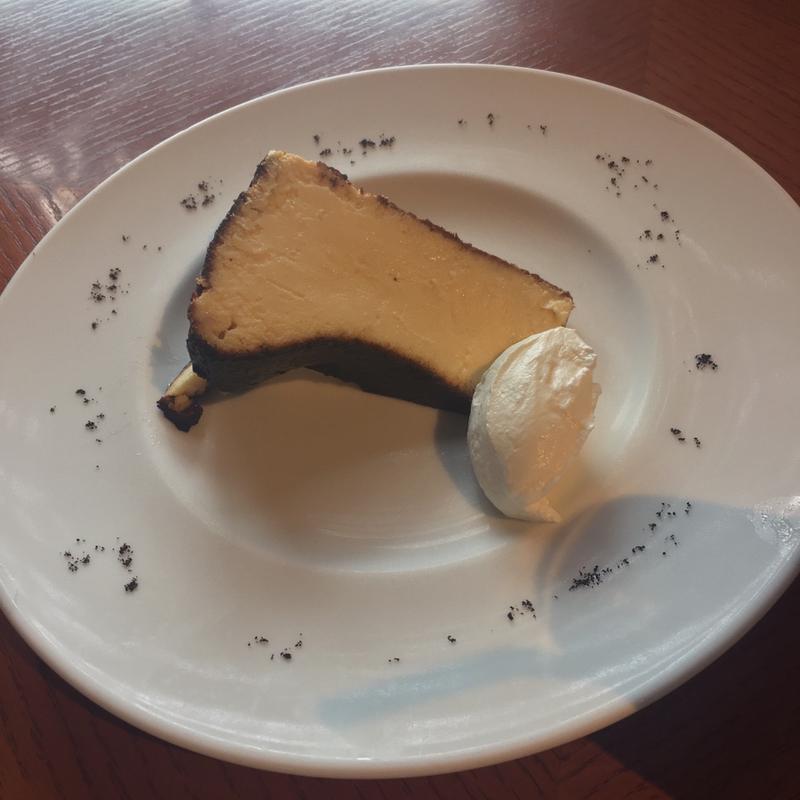 バスクチーズケーキ(The lounge on the water｜ザ・ルイガンズ．スパ & リゾート内)