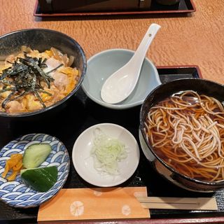親子丼とミニ蕎麦のセット(長寿庵)